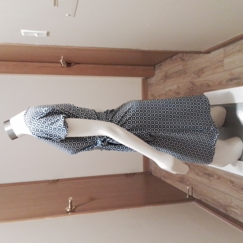 Croft & Barrow dress, size M,  excellent condition, royal blue and white
